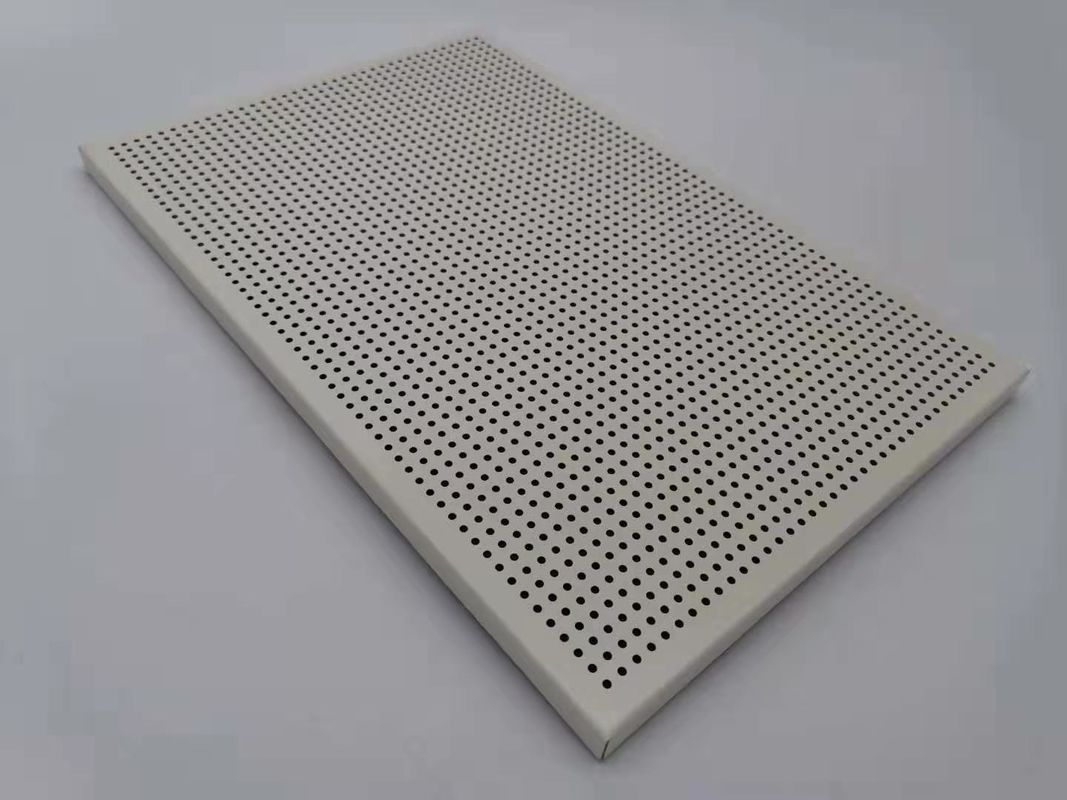 La couleur blanche a perforé le panneau composé en aluminium 2000x10000mm pour des plafonds