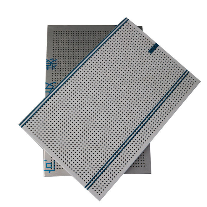 Le rouleau en aluminium perforé de panneaux de plafond de nid d'abeilles a enduit la couleur blanche de polyester
